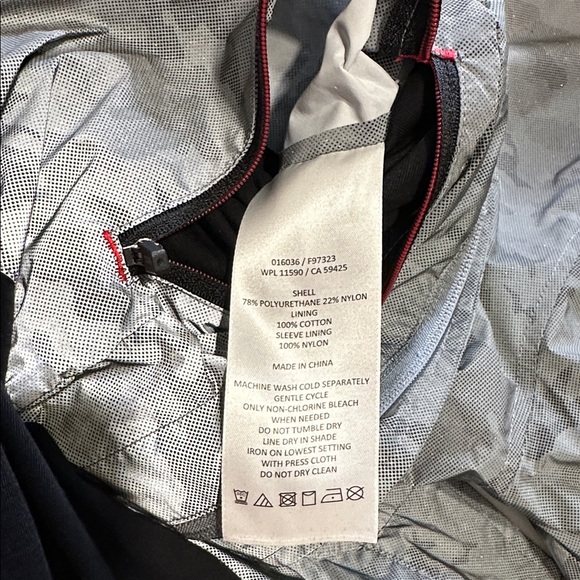 TUMI Men's Camo Reflective Packable Rain Jacket - Picture 11 of 13